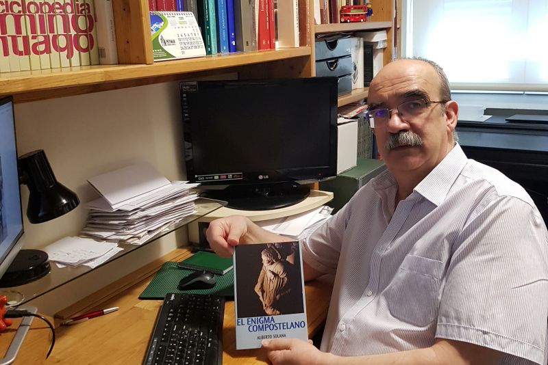 Alberto Solana y su libro El Enigma Compostelano