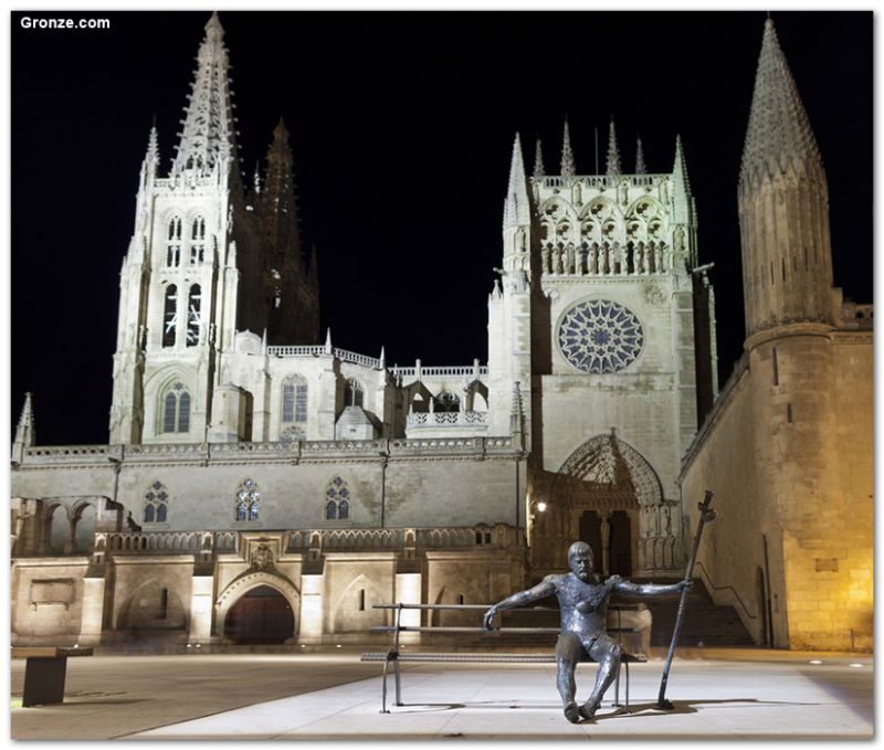 Monumento al Peregrino y catedral de Burgos