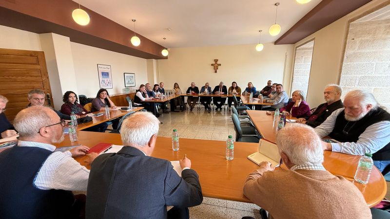 Reunión del I Encuentro de Salvaguarda de los Caminos Patrimonio Mundial, en el monasterio de San Martiño Pinario.